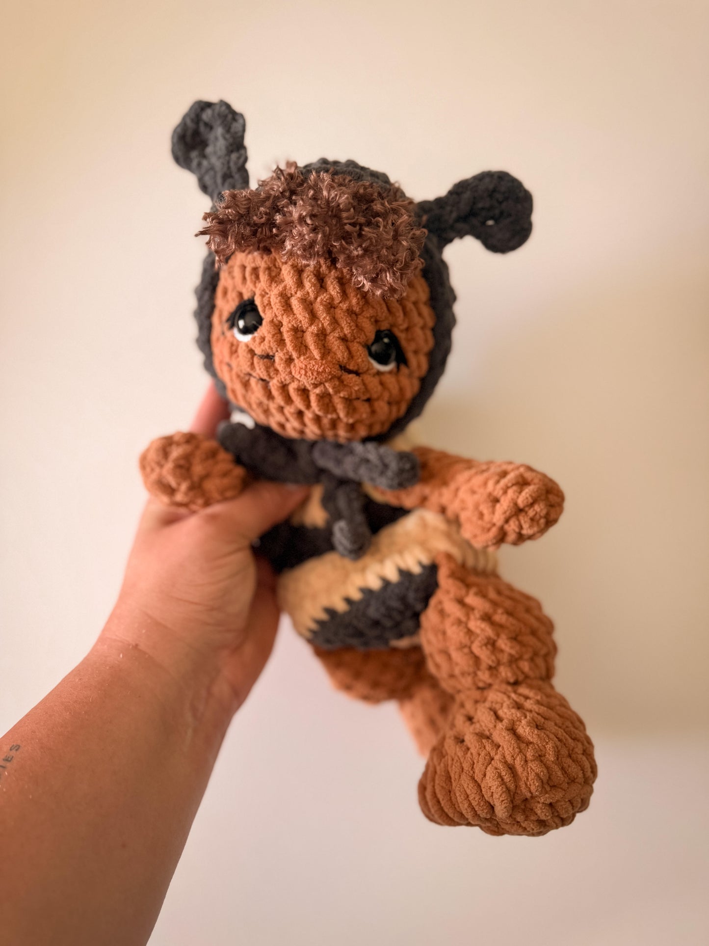blythe the bee critter bub